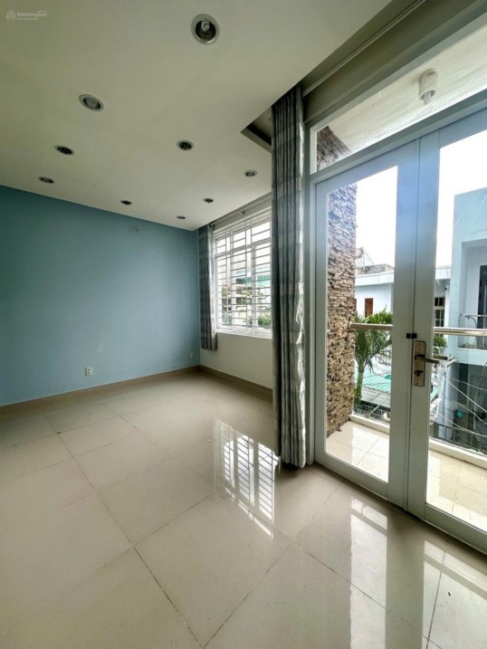 Bán nhà mới 3 Tầng 150m2, Ngay Chợ Phước Long B, Quận 9, chỉ 5 Tỷ 4