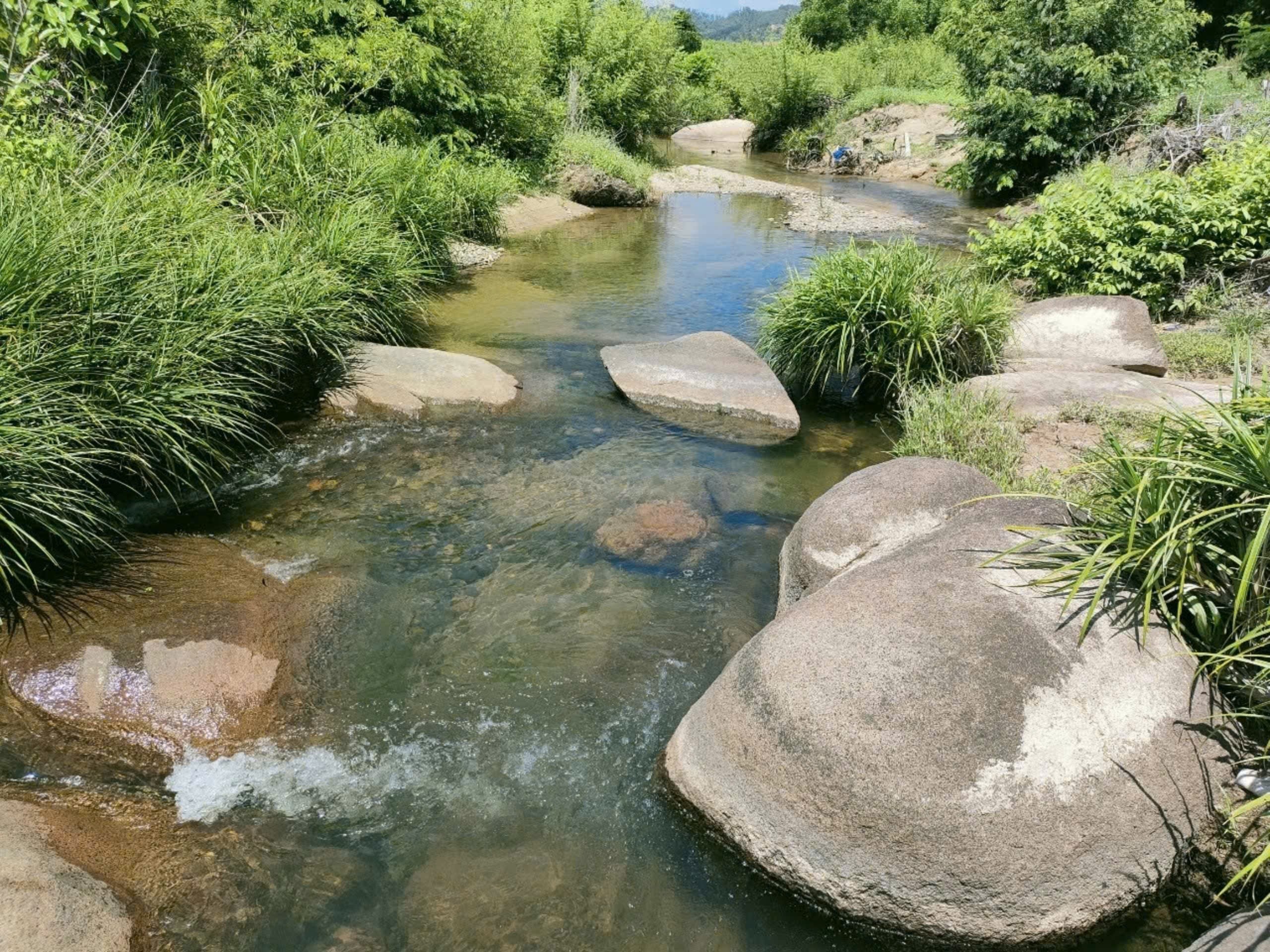 Bán đất thổ cư Khánh Đông giá rẻ mặt đường liên thôn - giáp Suối Khao 2