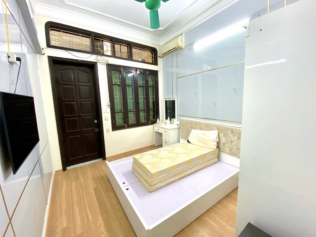 Bán nhà Nguyễn Văn Huyên, Cầu Giấy, Phân lô, Oto đỗ cửa, Ngõ thông, Nhà đẹp ở luôn, 40m2 3