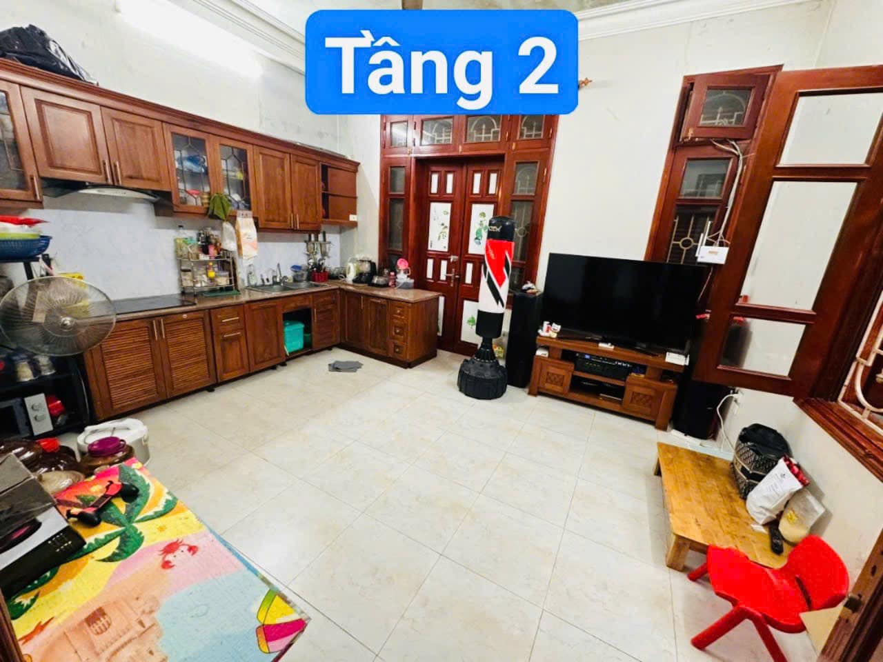 Bán nhà 3 tầng, 3 ngủ, 43.5m2 rất đẹp ngõ phố Vũ Hựu, ph Thanh Bình, TP HD, 2 vs, chỉ 2.55 tỷ 2