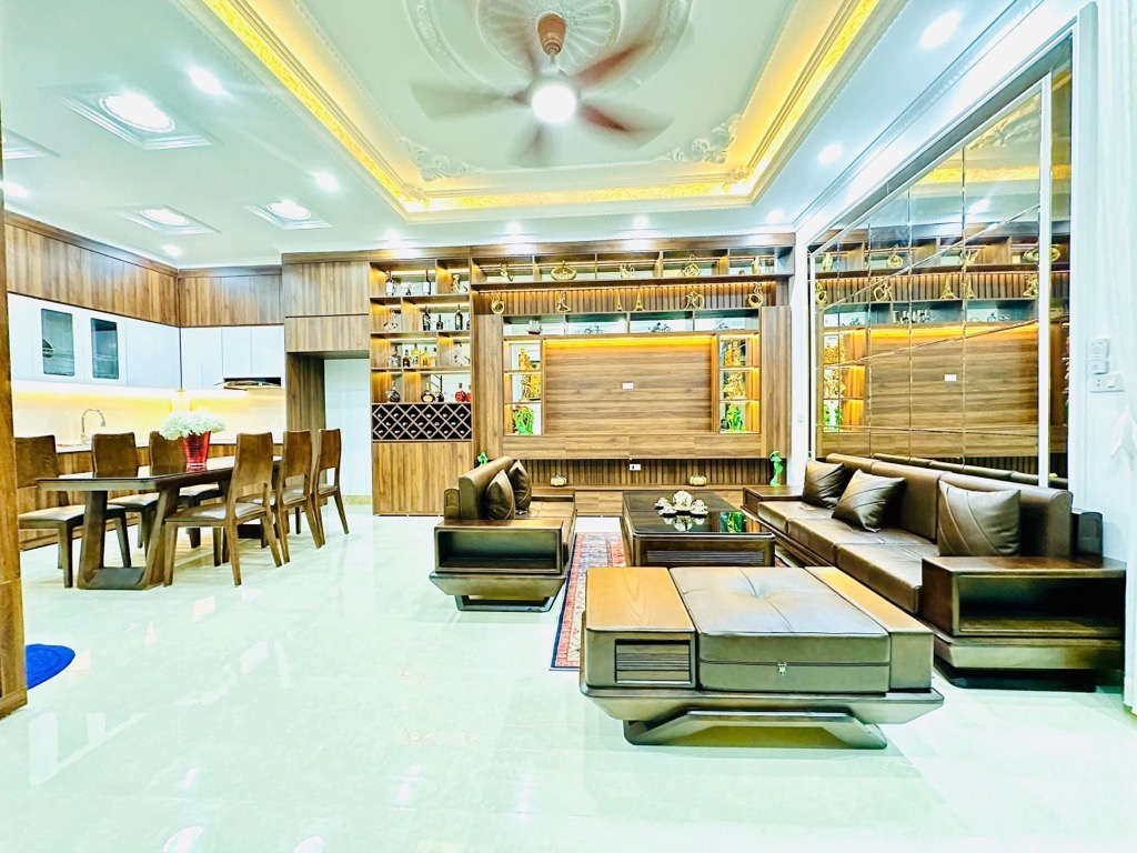 Trung tâm Cầu Giấy, 3 thoáng, Dân trí cao, An sinh tốt, Nhà đẹp lung linh, Tặng full nội thất, 52m2 1