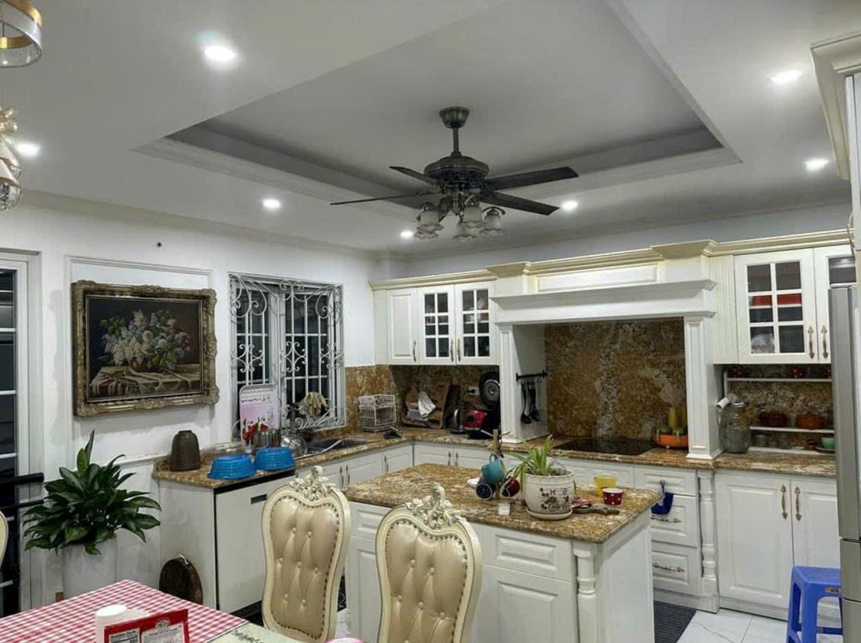 Tôi bán biệt thự KĐT Văn Phú gần công viên Hà Đông 250m2 chỉ 36.8 tỷ. LH 0989.62.6116 2