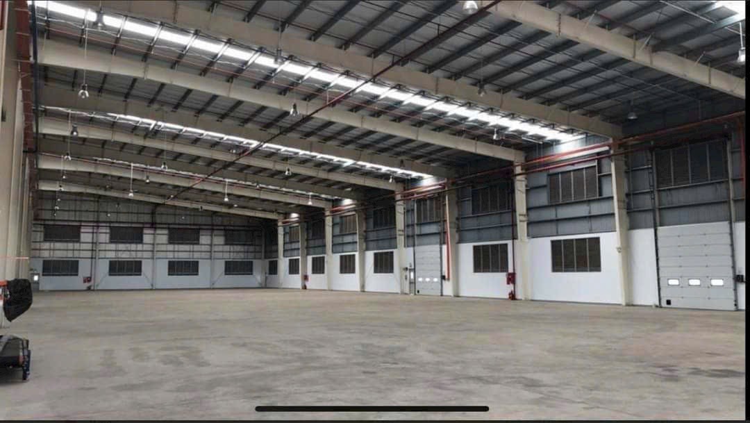 Cho thuê kho vsip 2 bình dương.Diện Tích Kho : 5 400 m2 ( mỗi kho 2.700 m2).Cho Thuê Lẽ Từ 200