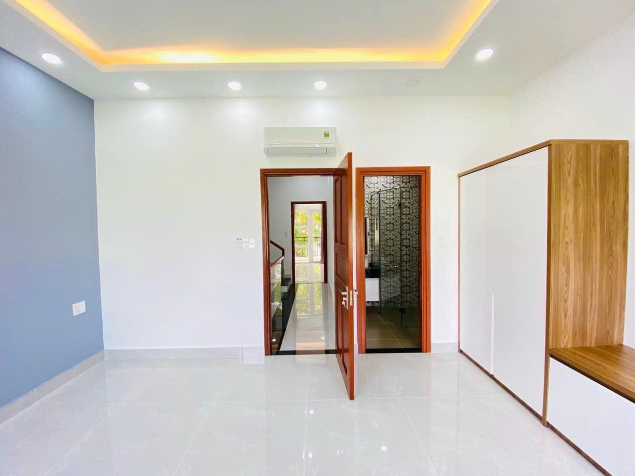 Cần bán Nhà mặt tiền Phường Phú Hữu, Quận 9, Diện tích 82.5m², Giá 9.5 Tỷ 9