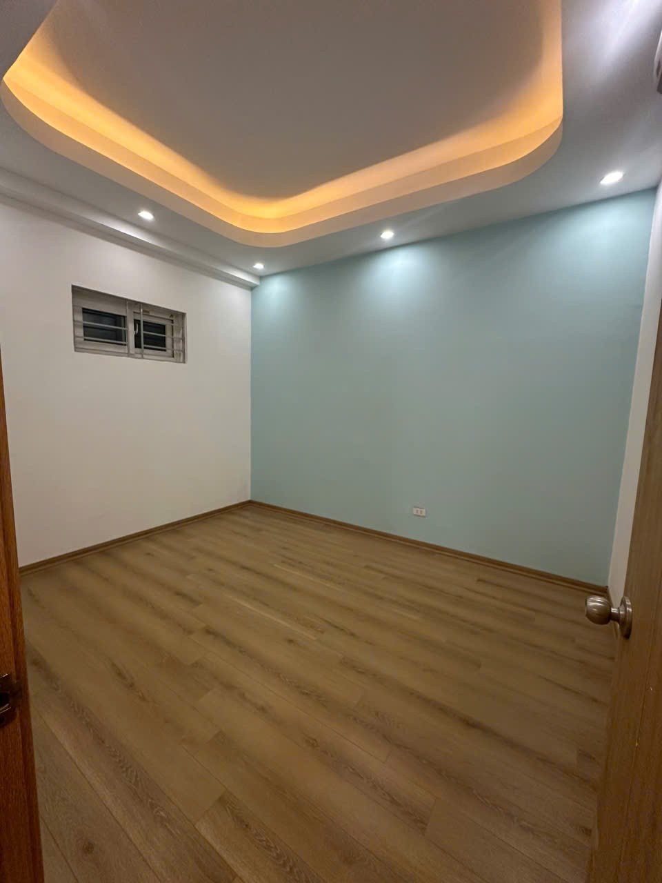 Cần bán căn hộ 70m 2pn tầng đẹp, full nội thất mới tinh tại KDT Thanh Hà Cienco 5 2