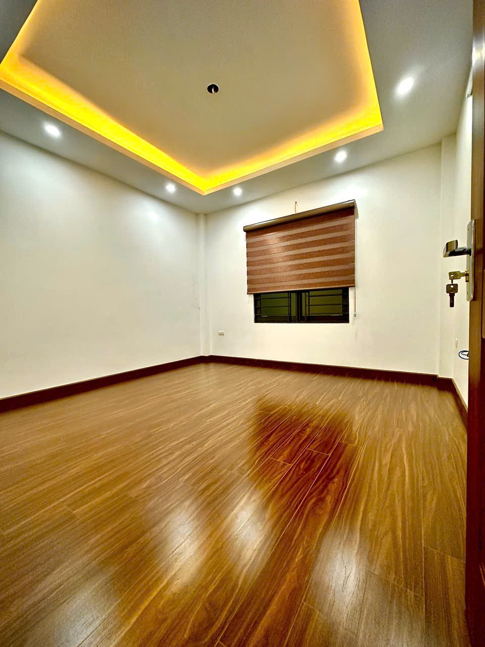 Bán nhà Vũ Tông Phan, 42m2, 4 tầng, Phân lô ô tô tránh, Chỉ 8,x tỷ, LH 0904690958 5