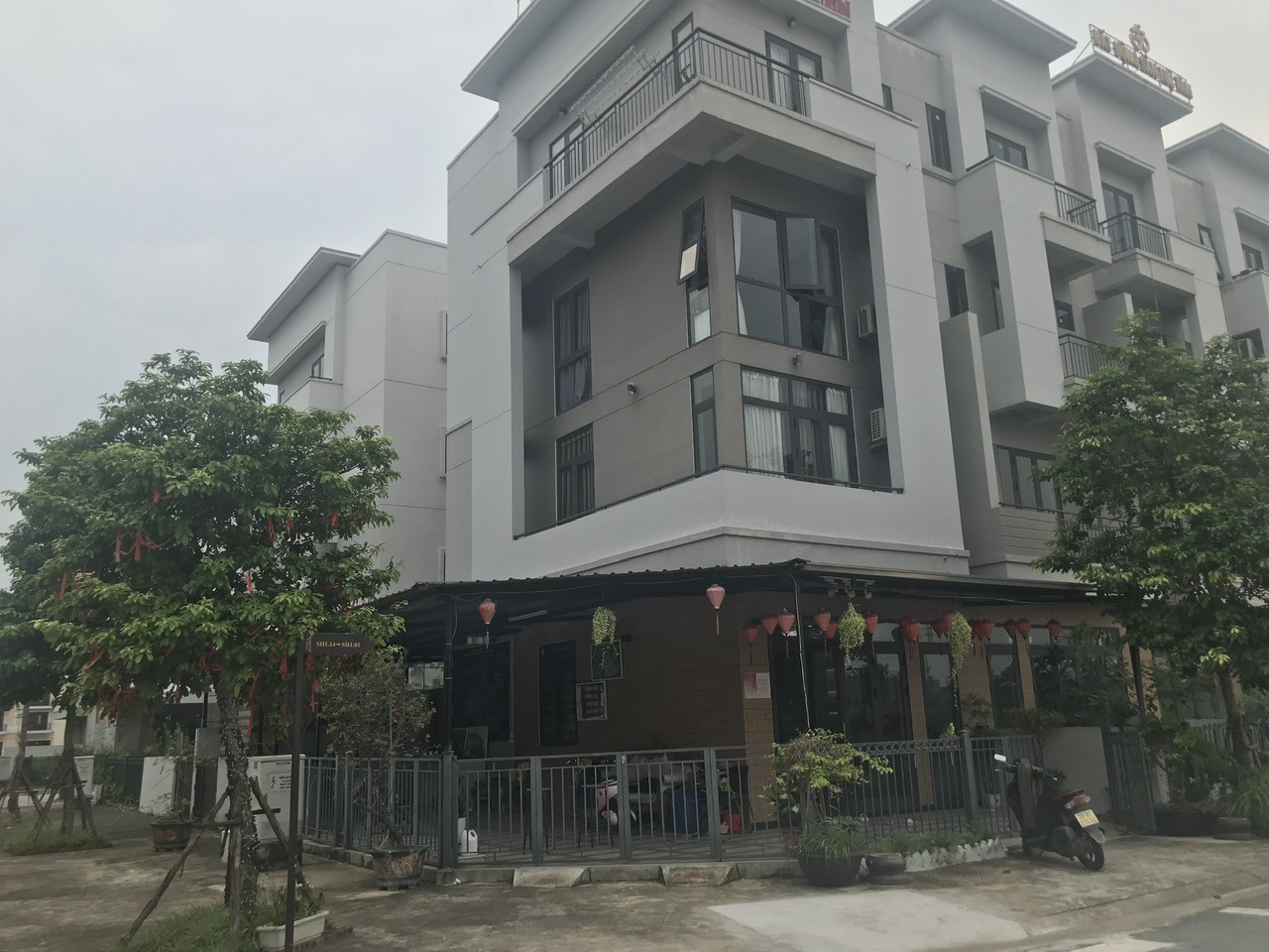 BÁN GẤP CĂN SHOPHOUSE GÁ 4 TY 300 TR TẠI VSIP TP. từ sơn xây 4 tầng DT đa dạng LH; 0832865116 5