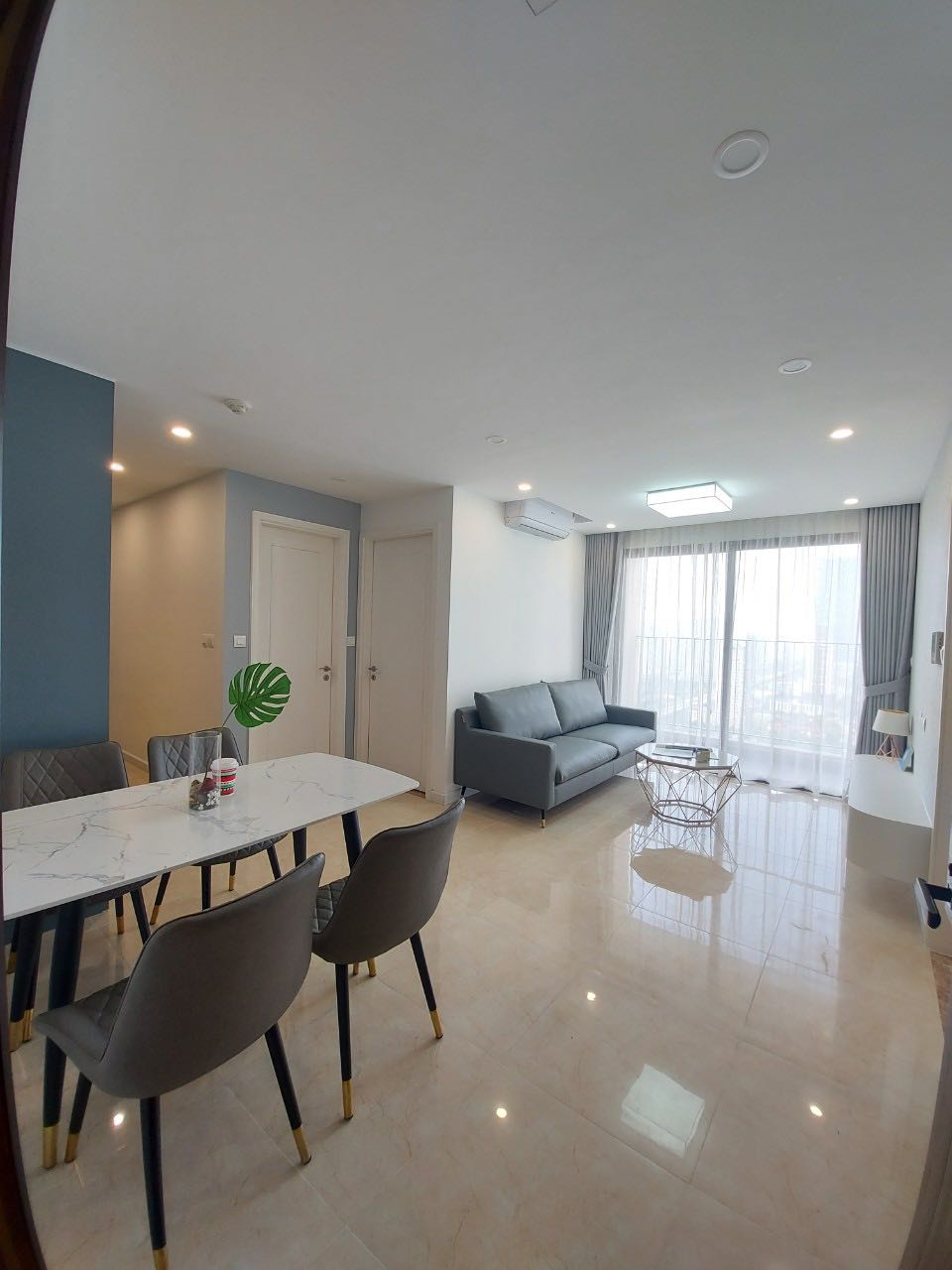 Bán căn hộ 2PN Vinhomes D'Capitale, SHLD, nhà đẹp tầng trung
