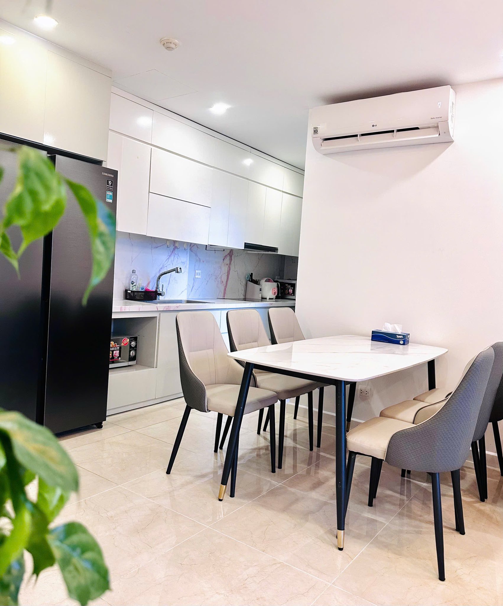 Bán căn hộ 2PN - VIEW HỒ tại Vinhomes D'Capitale, giá 8.x tỷ 4