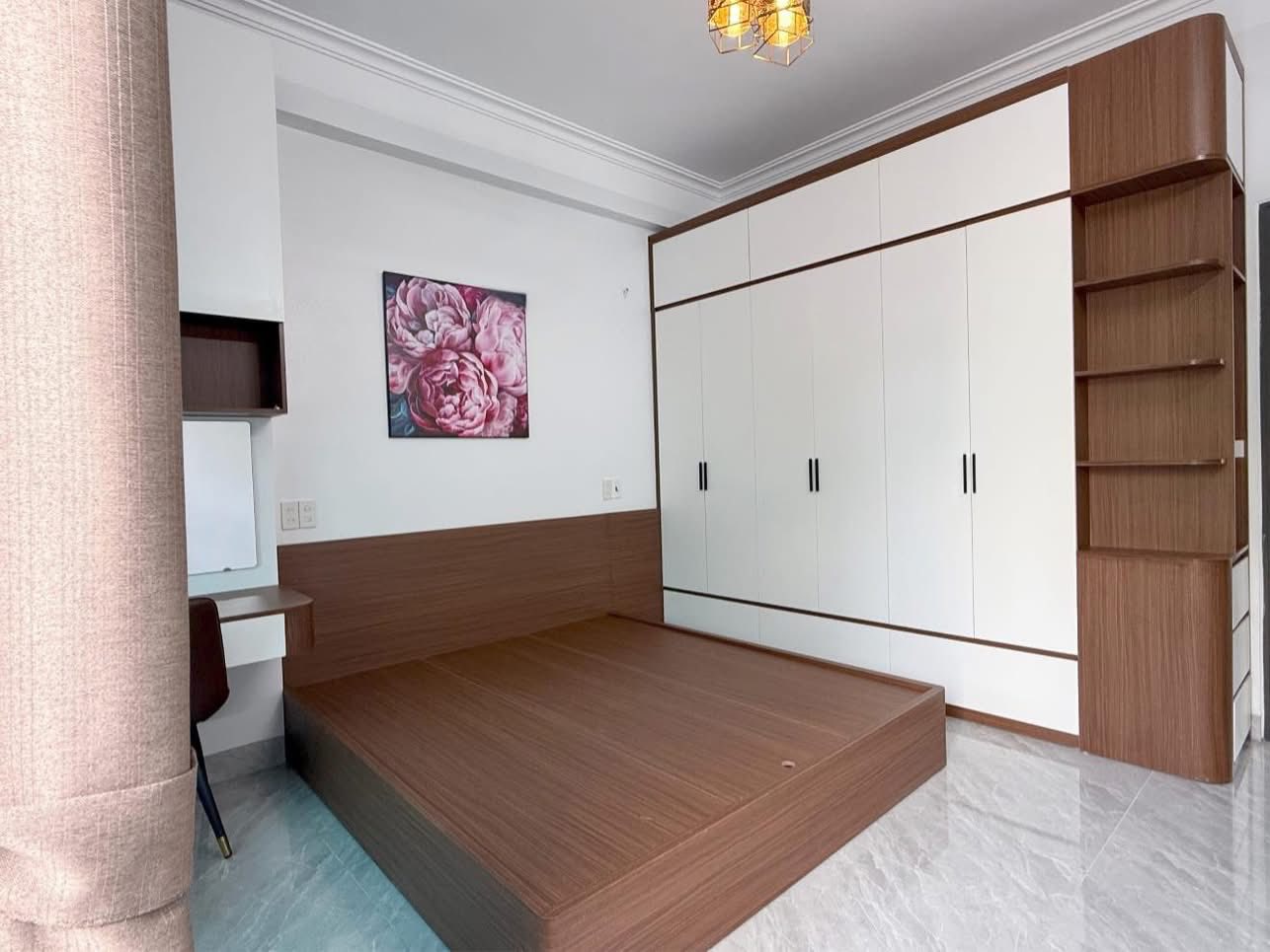 Bán nhà 3 tầng ngõ phố Vũ Hựu, ph Lê Thanh Nghị, TP HP, 64.7m2, mt 4m, 3 ngủ, sân oto 5