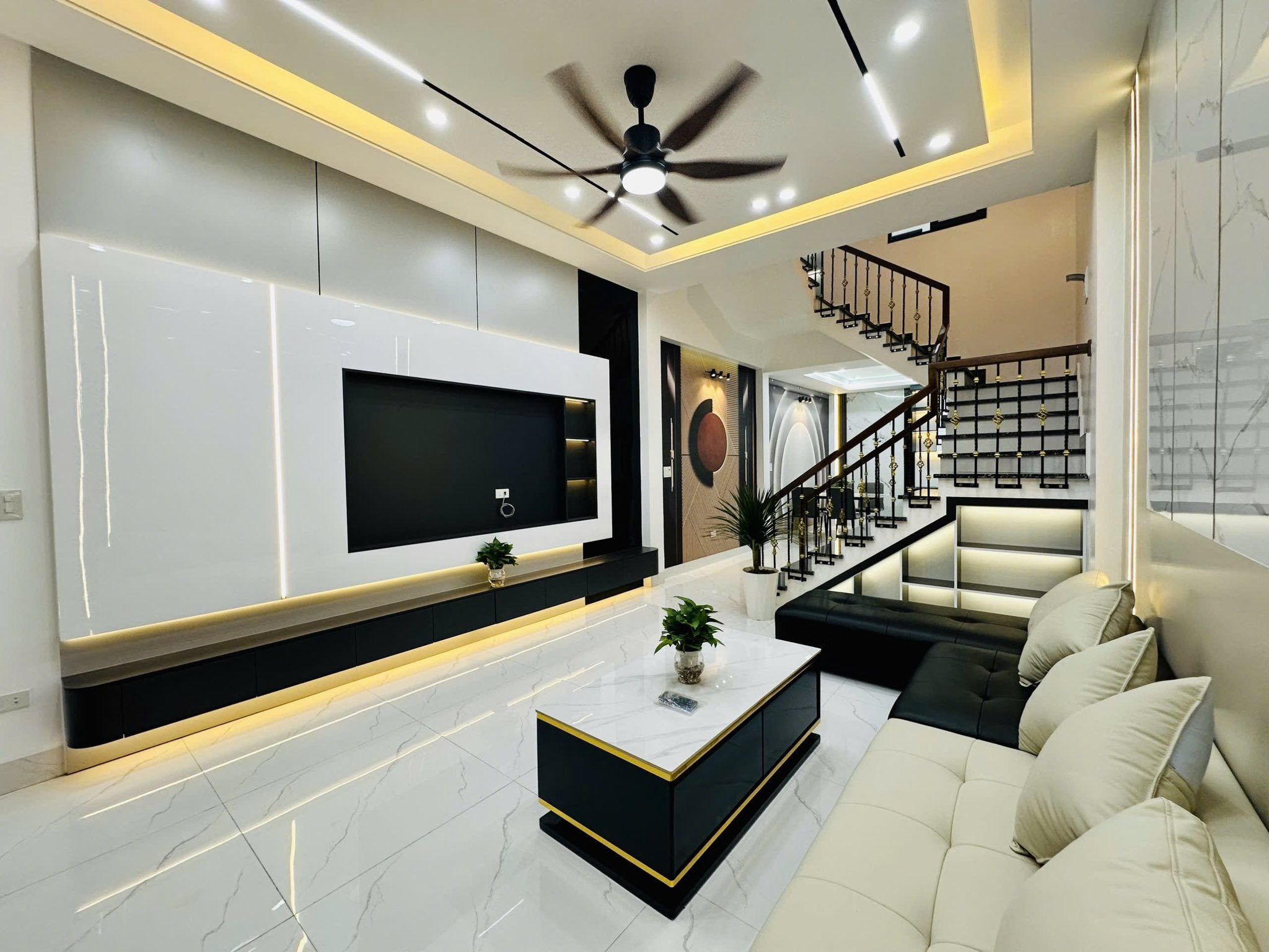 Bán căn nhà 3 tầng ngõ phố Hàn Thượng, ph Thành Đông, Tây Hải Phòng, 50m2, 3 ngủ, 2.7x tỷ