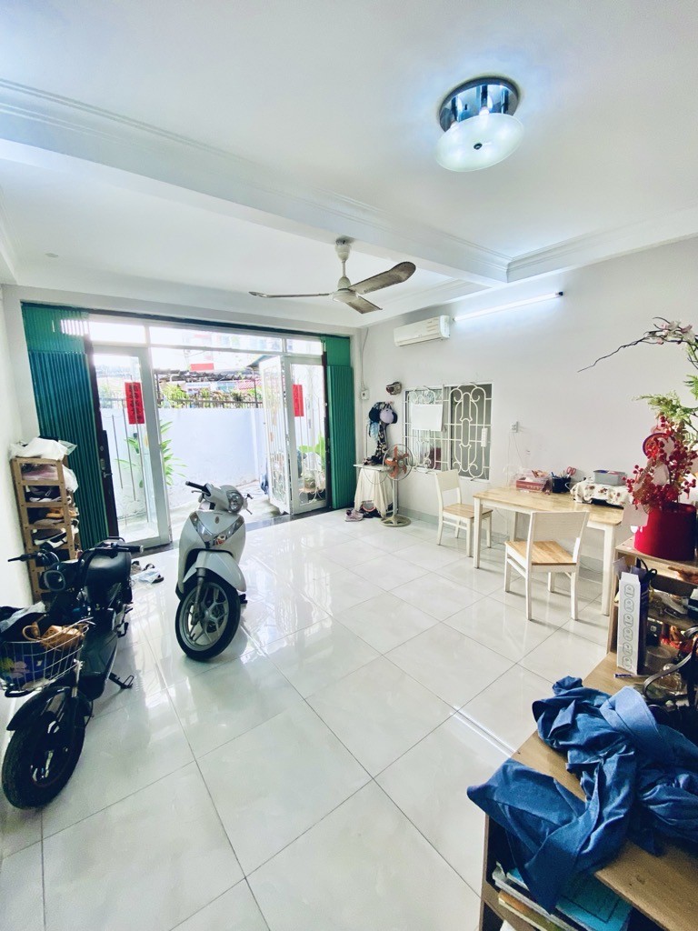 HUỲNH VĂN BÁNH - XE HƠI ĐỖ CỔNG - GẦN MẶT TIỀN - NỞ HẬU TÀI LỘC
