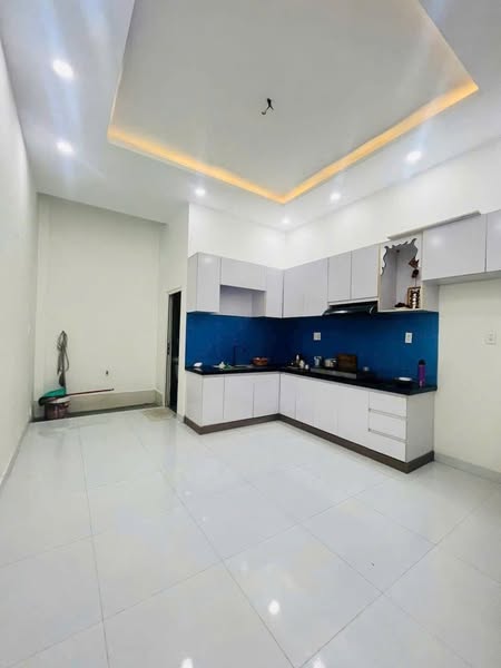 Cho thuê Nhà  đường Quốc Lộ 13, sát bên Vạn Phúc HXH 2lầu, 4PN,Diện tích 200m², Giá 14 Triệu/tháng