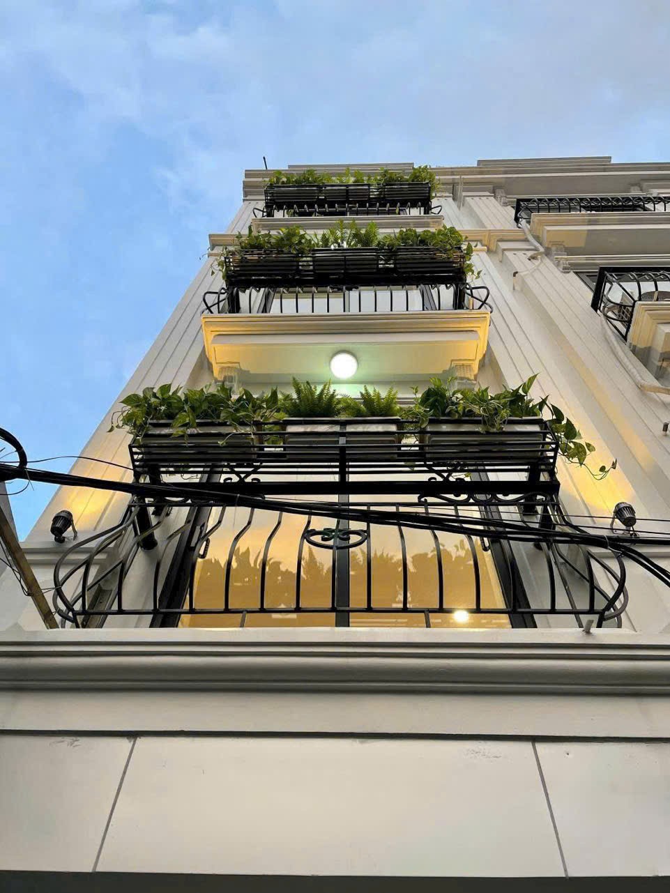 Cần bán Nhà mặt tiền đường Thạch Bàn, Phường Thạch Bàn, Diện tích 40m², Giá 7.85 Tỷ