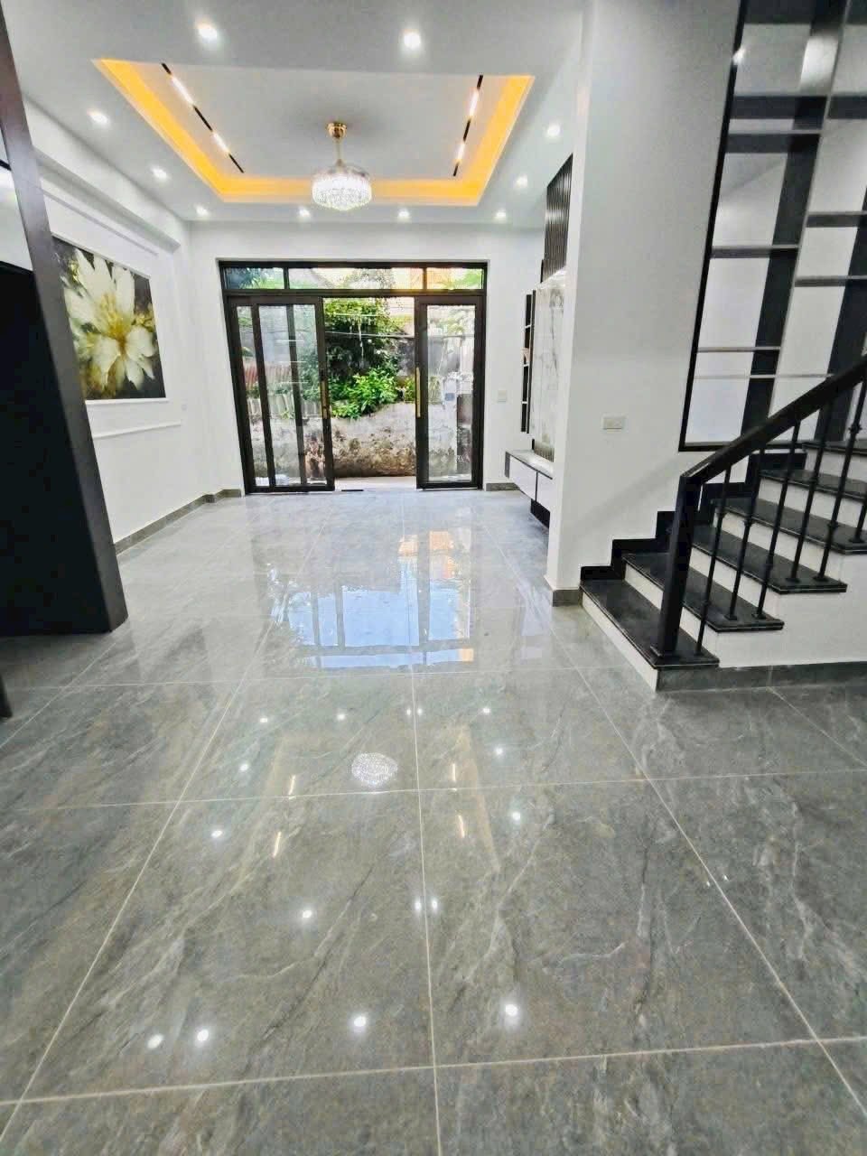 Bán nhà 3 tầng ngõ phố phường Thành Đông, TP HD, 60m2, mt 6m, 3 ngủ, 3 vs, nhà đẹp, 3.15 tỷ
