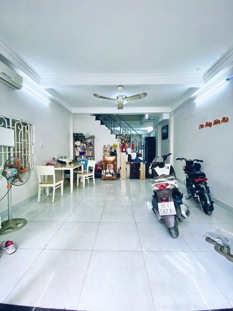 HUỲNH VĂN BÁNH - XE HƠI ĐỖ CỔNG - GẦN MẶT TIỀN - NỞ HẬU TÀI LỘC 2