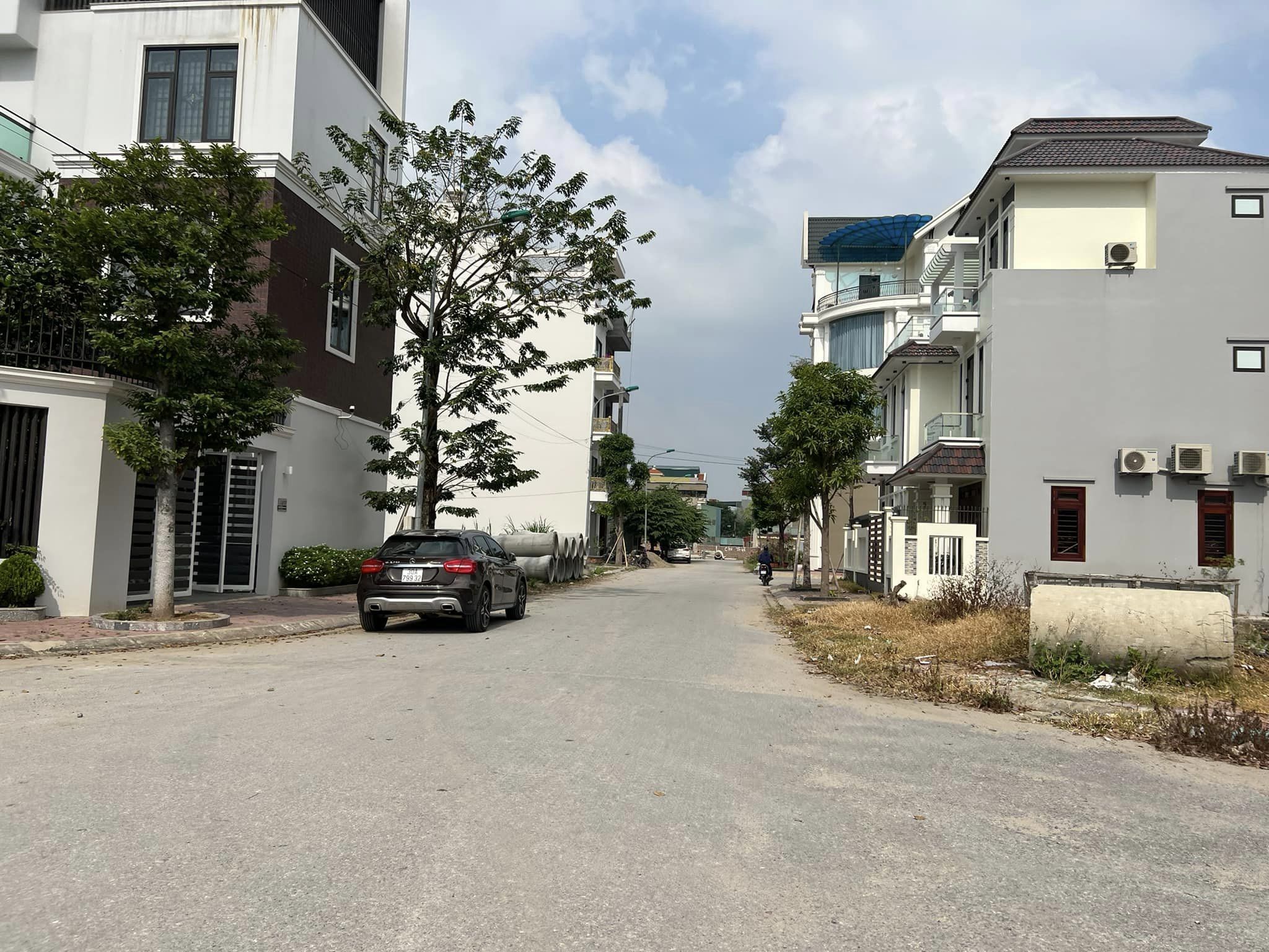 Bán lô đất trục chính khu Vịt Cỏ Hồ Sen, ph Tân Bình, TP HD nay là TP HP, 76.5m2, mt 4.5m 2