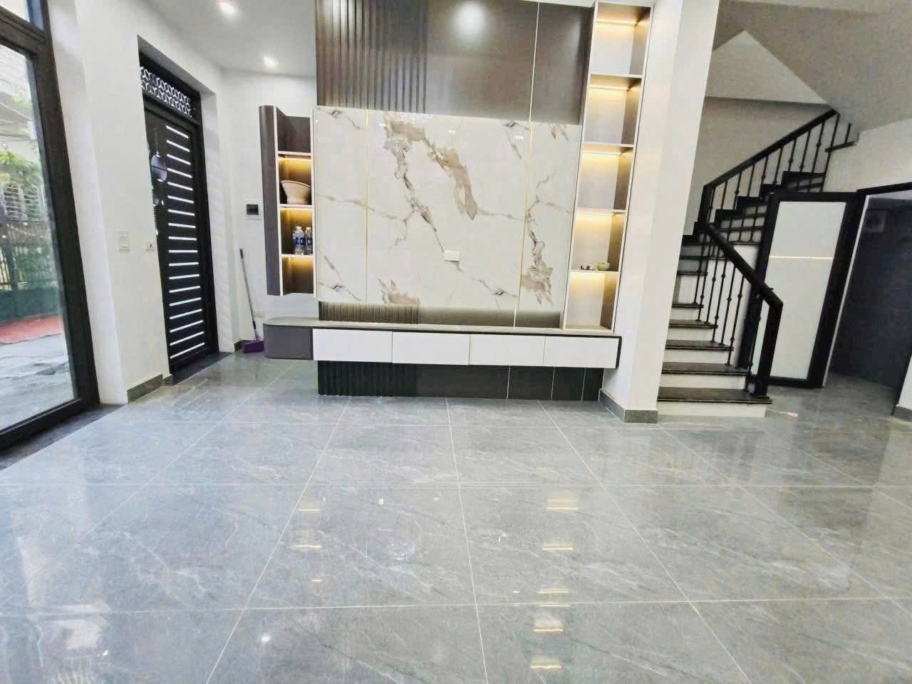 Bán nhà 3 tầng ngõ phố phường Thành Đông, TP HD, 60m2, mt 6m, 3 ngủ, 3 vs, nhà đẹp, 3.15 tỷ 2