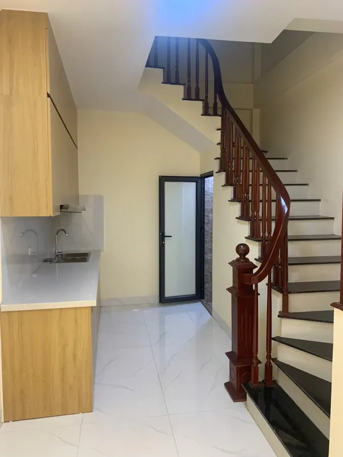 NHÀ MỚI ĐẸP Ở LUÔN Bát Khối 35m2 X 6 tầng 6.1 tỷ Long Biên Hà Nội. 3