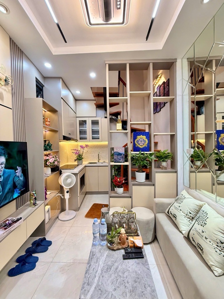 Nhà đẹp trung tâm Đống Đa full nội thất