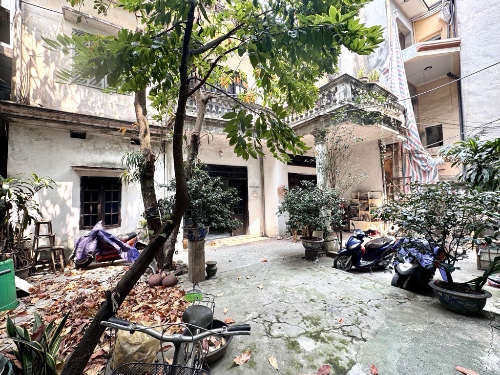 Cần bán Nhà mặt tiền đường Dương Văn Bé, Phường Vĩnh Tuy, Diện tích 154m², Giá 21.8 Tỷ