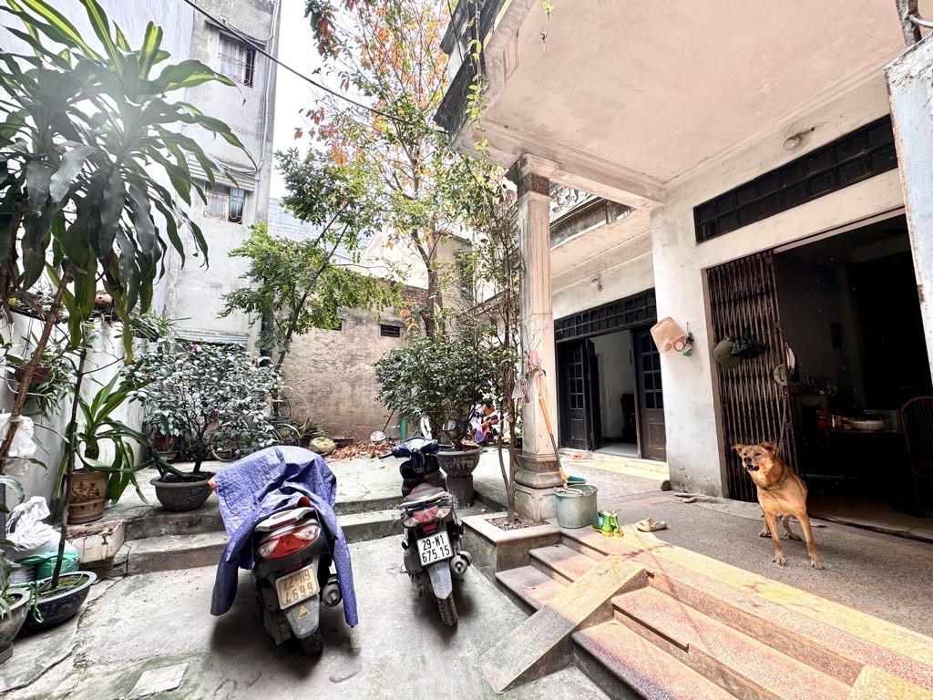 Cần bán Nhà mặt tiền đường Dương Văn Bé, Phường Vĩnh Tuy, Diện tích 154m², Giá 21.8 Tỷ 2