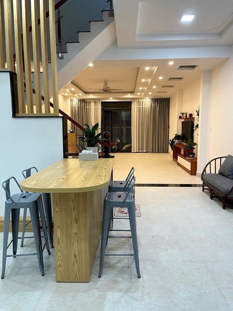 Bán nhà mặt tiền 4 tầng Phạm Thế Hiển, 6x20, chỉ 10 tỷ 8 3