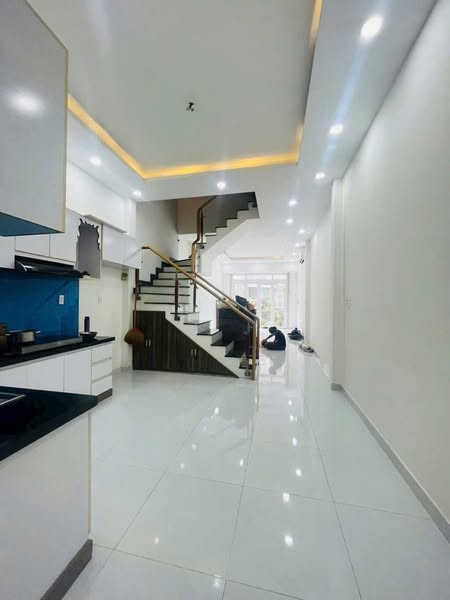 Cho thuê Nhà  đường Quốc Lộ 13, sát bên Vạn Phúc HXH 2lầu, 4PN,Diện tích 200m², Giá 14 Triệu/tháng 3