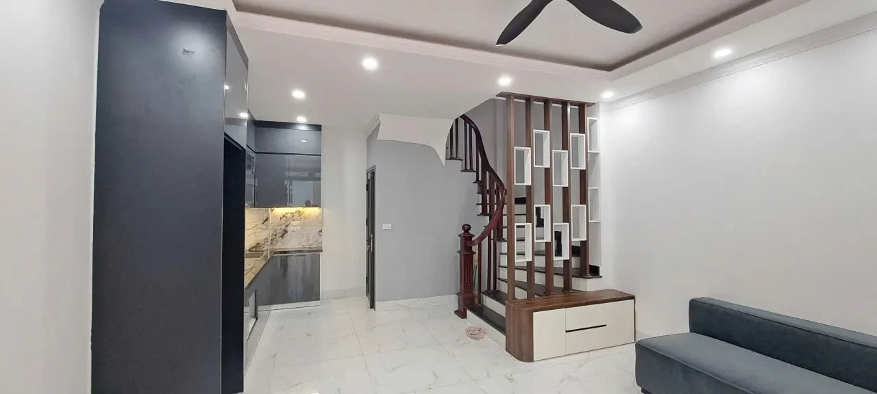 BÁN NHÀ MỚI- ĐẸP Phố Nguyễn Văn Cừ 38m2 X 5 tầng 7.6 tỷ Long Biên Hà Nội 2