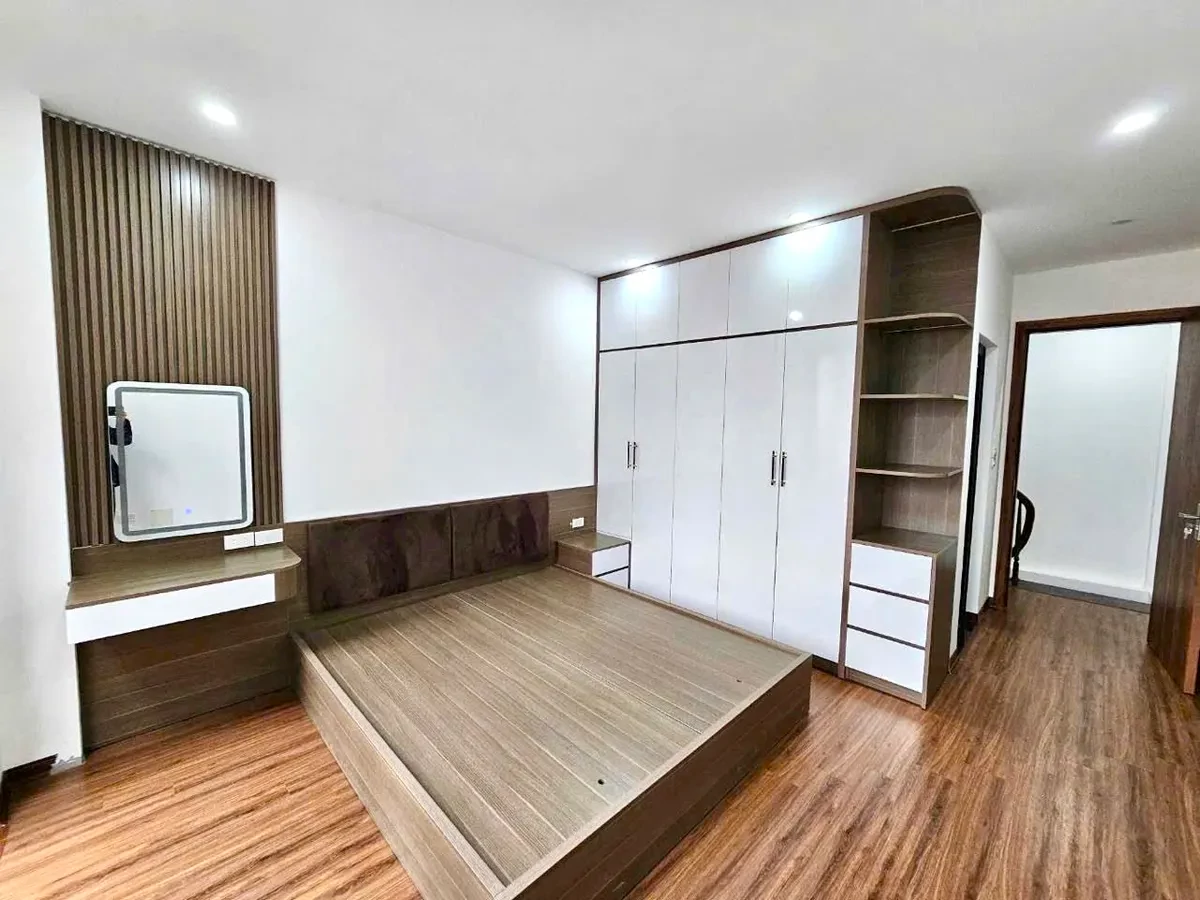 NHÀ MỚI ĐẸP Phố Ngọc Lâm 33m2 X 5 tầng X 7.3 tỷ Long Biên Hà Nội. 2