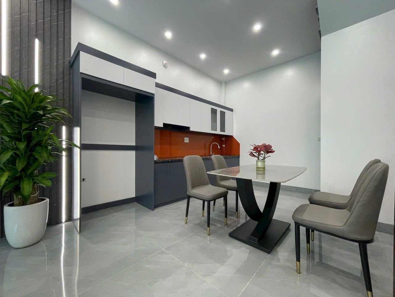 Bán căn nhà góc 3 tầng ngõ phố Lam Sơn, ph Ngọc Châu, TP HD, 45m2, 3 ngủ, 2 vs, 2.5 tỷ 2