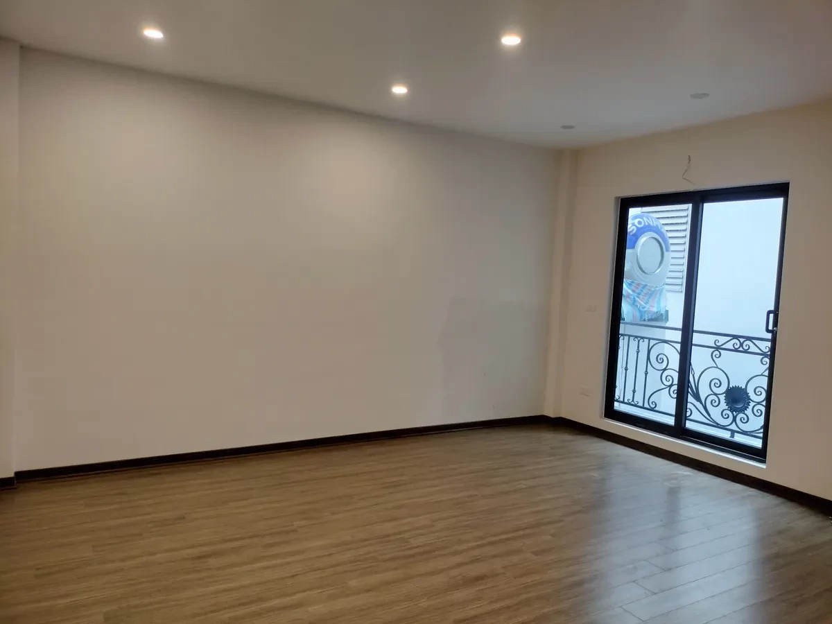 NHÀ ĐẸP NGÕ OTO Phố Nguyễn Văn Linh 42m2 X 5 tầng mặt tiền 7m 6.6 tỷ Long Biên. 2