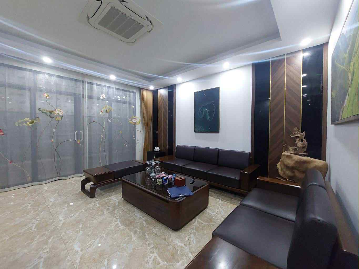 bán nhà Nguyễn Văn Cừ, 118m x 5 tầng, mặt tiền 5.5m, thang máy, gara, kinh doanh 2