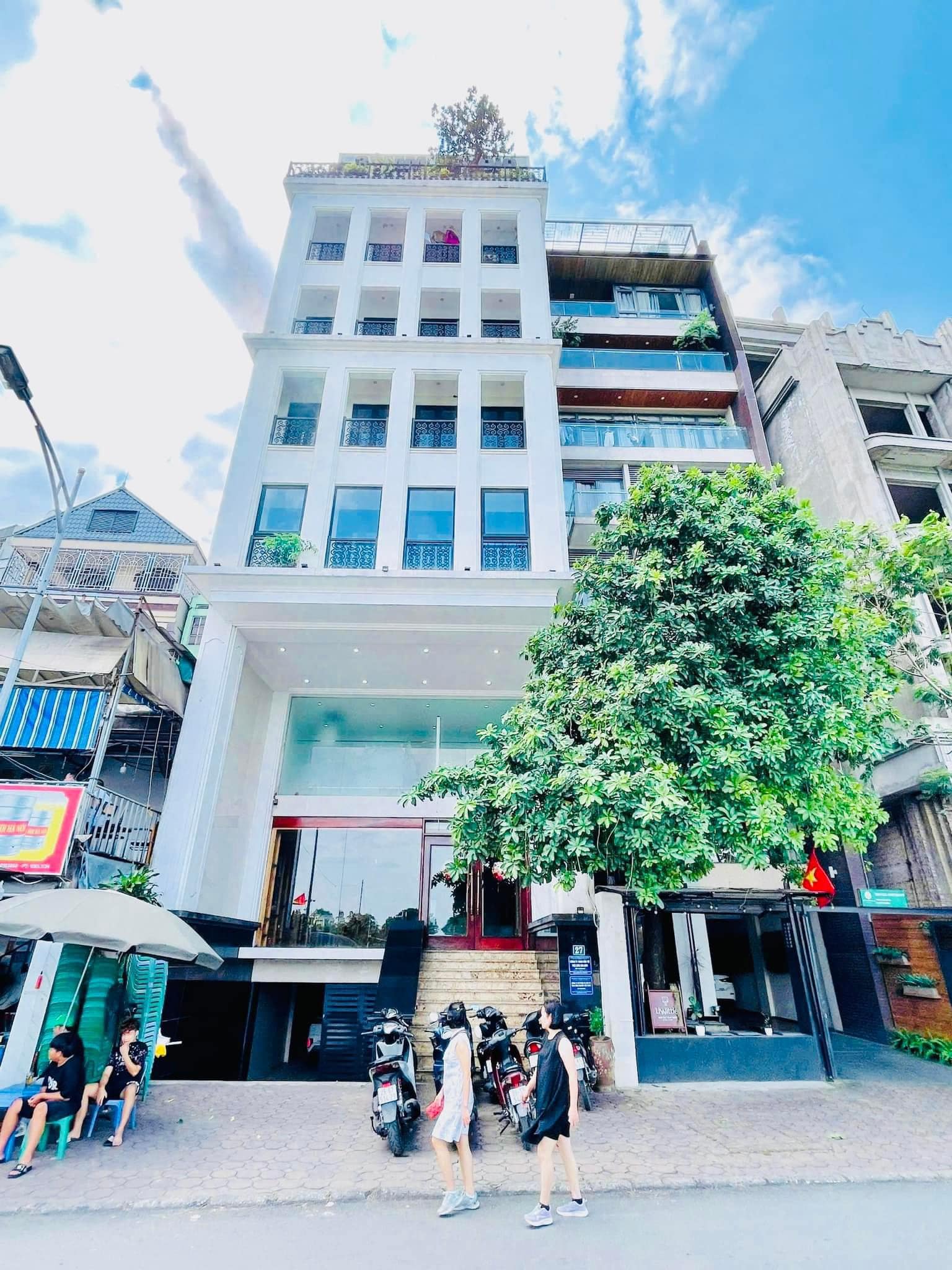 Nhà Đẹp Mặt Hồ Ba Mẫu 155M2 9 Tầng 1 Hầm MT8.5M 115 Tỷ  mặt công viên view hồ