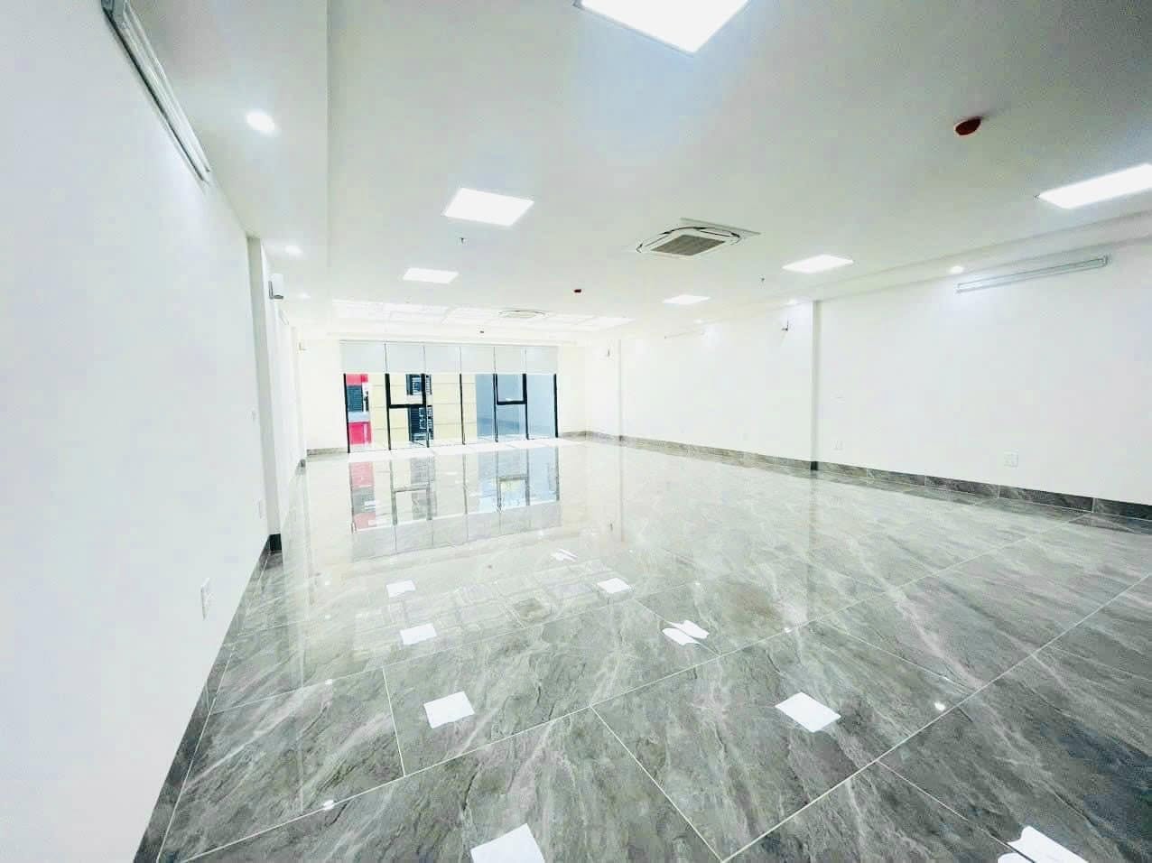 Kiệt Tác Siêu Hiếm 9 T 1 Hầm 70 Tỷ  Mặt Phố Nguyễn Trường Tộ View Hồ Trúc Bạch 2