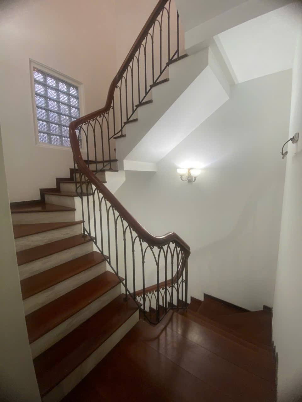 CÁCH 1 NHÀ RA PHỐ NGUYỄN THÁI HỌC BA ĐÌNH-MẶT NGÕ Ô TÔ-113M 4T-TIỆN ÍCH NGẬP TRÀN