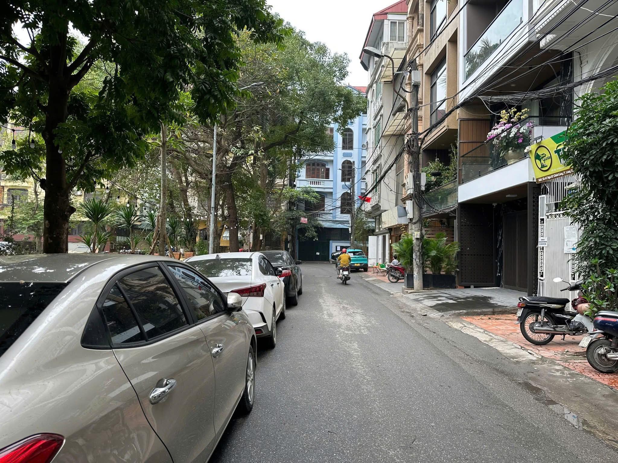 Bán nhà mặt ngõ phố Bạch Mai, Hai Bà Trưng, phân lô, lô góc 2 mặt ngõ ô tô tránh. Giá 34 tỷ 2