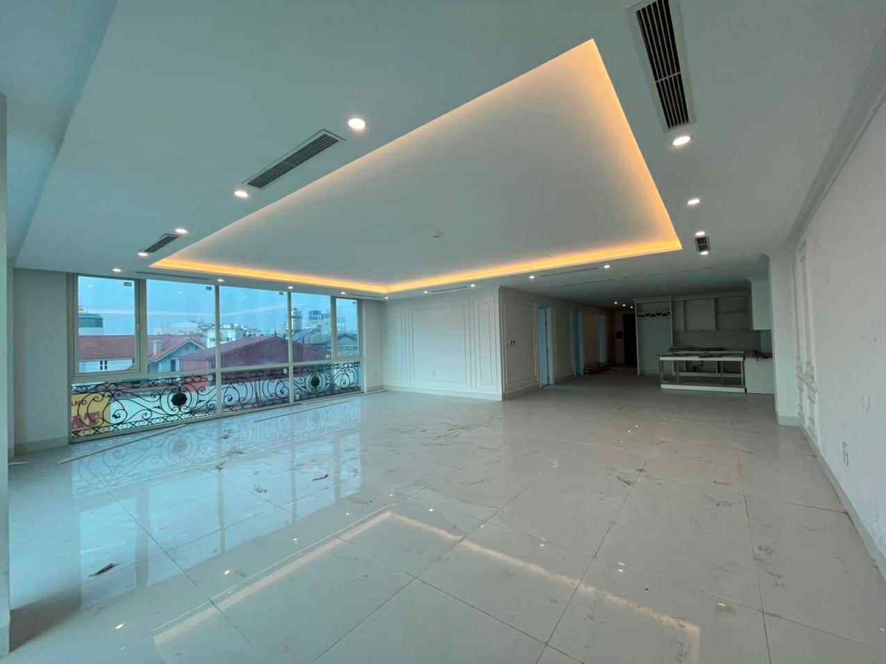 bán toà nhà văn phòng mặt phố Ngọc Thuỵ 240m x 8tầng, mặt tiền 9m, thông sàn kinh doanh 4