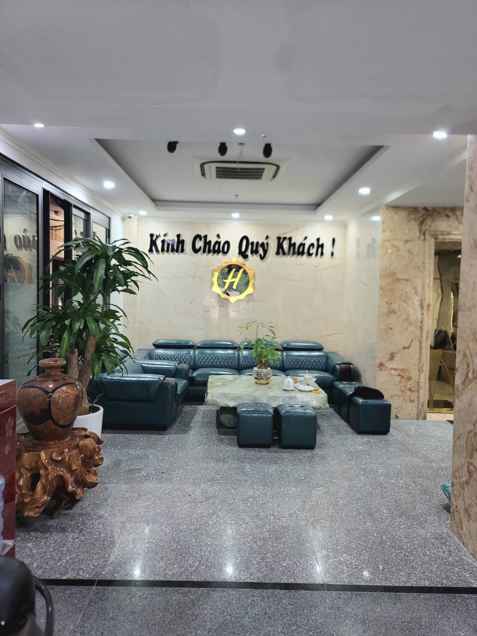 MẶT PHỐ TRẦN KHÁT CHÂN - KHÁCH SẠN 9 TẦNG - 175M² - MT 6.5M - 132 TỶ