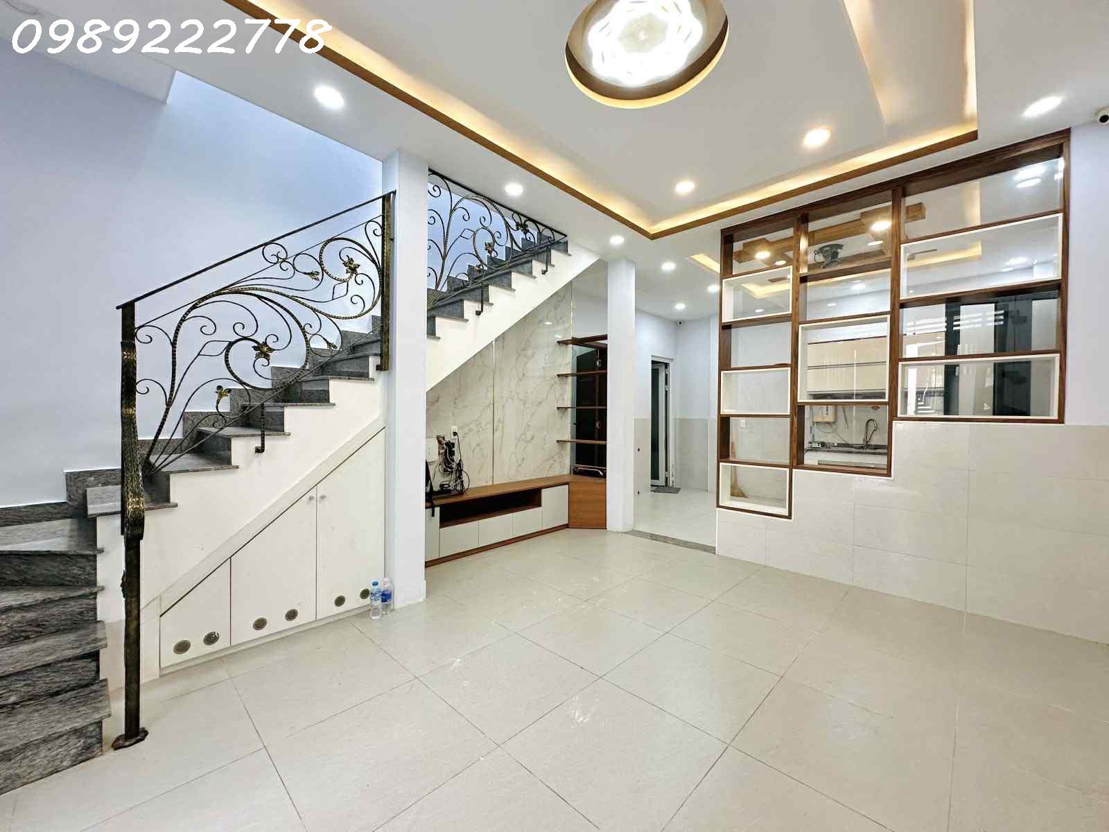 BÁN NHÀ NGAY CMT8 ,  P11 QUẬN 3 - ĐẸP 51M2 (4.3x8.1 nở hậu 7.4) - 2 TẦNG, 3 PN, 1 PHÒNG LÀM VIỆC -