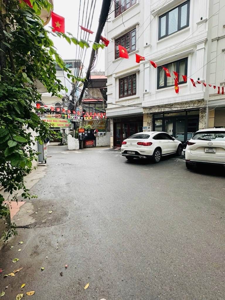 Bán nhà mặt ngõ Nguyễn Đình Thi, Tây Hồ, phân lô, 2 ô tô tránh, 30m ra Hồ Tây. Giá 29 tỷ 2