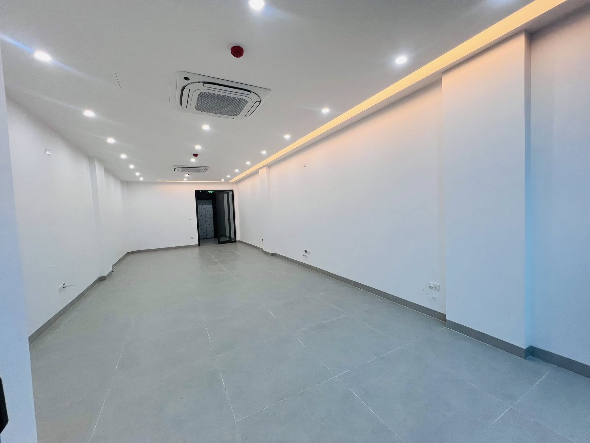 Siêu Phẩm Mặt Phố Trần Đại Nghĩa 7 Tầng Thang Máy MT 5.5M 52 Tỷ 2 Thoáng trước sau 2