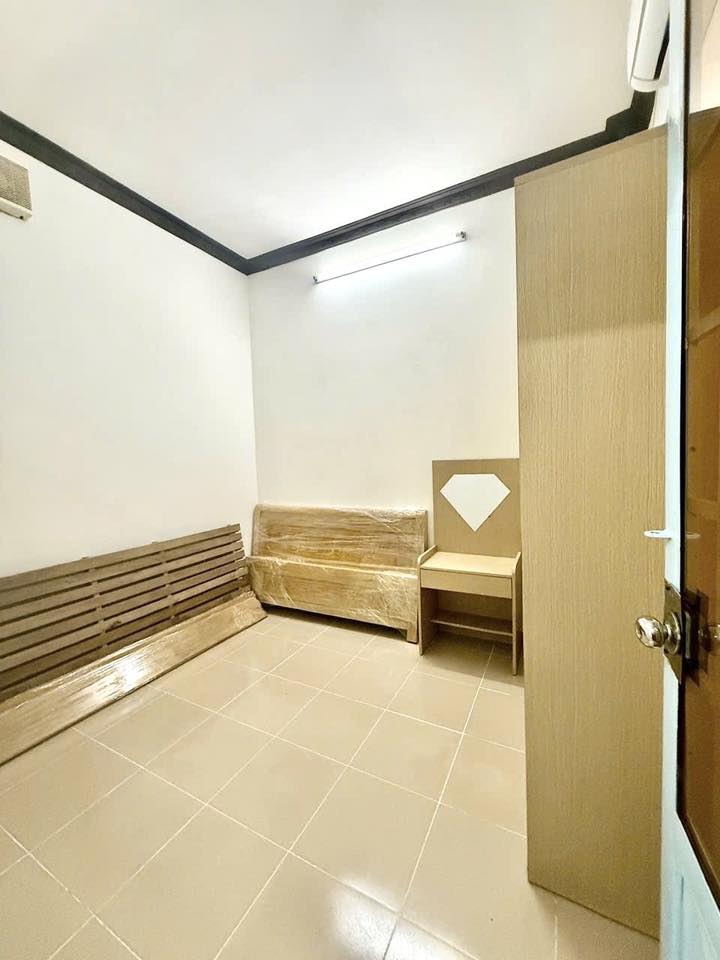 NHÀ TRỆT LỬNG 50M2. HẺM XE HƠI MỘT TRỤC THẲNG. GẦN NGÃ TƯ BÙI CÔNG TRỪNG GIAO ĐẶNG THÚC VỊNH. ĐÔNG 4