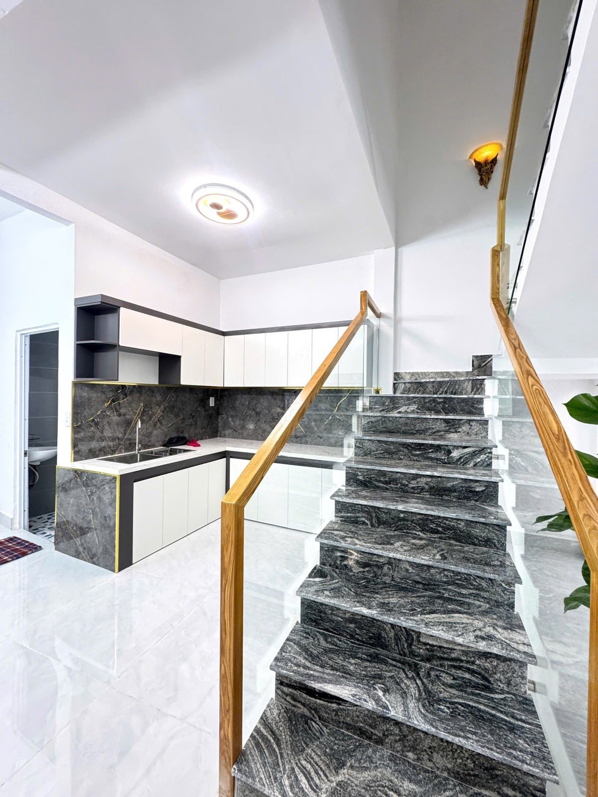NHÀ 2 TẦNG THIẾT KẾ SANG TRỌNG GẦN BỆNH VIỆN QUẬN 12 HẺM XE HƠI THÔNG HUỲNH THỊ HAi,TCH, Q12. 4