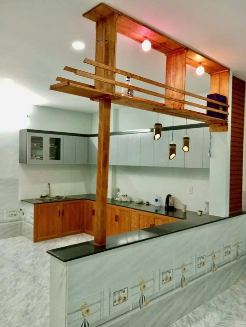 NHÀ 2 TẦNG MỚI ĐẸP LUNG LINH 97M2 GẦN CHỢ GẤU, HẺM XE HƠI MỘT TRỤC BÙI CÔNG TRỪNG ĐÔNG THẠNH. HÓC 3