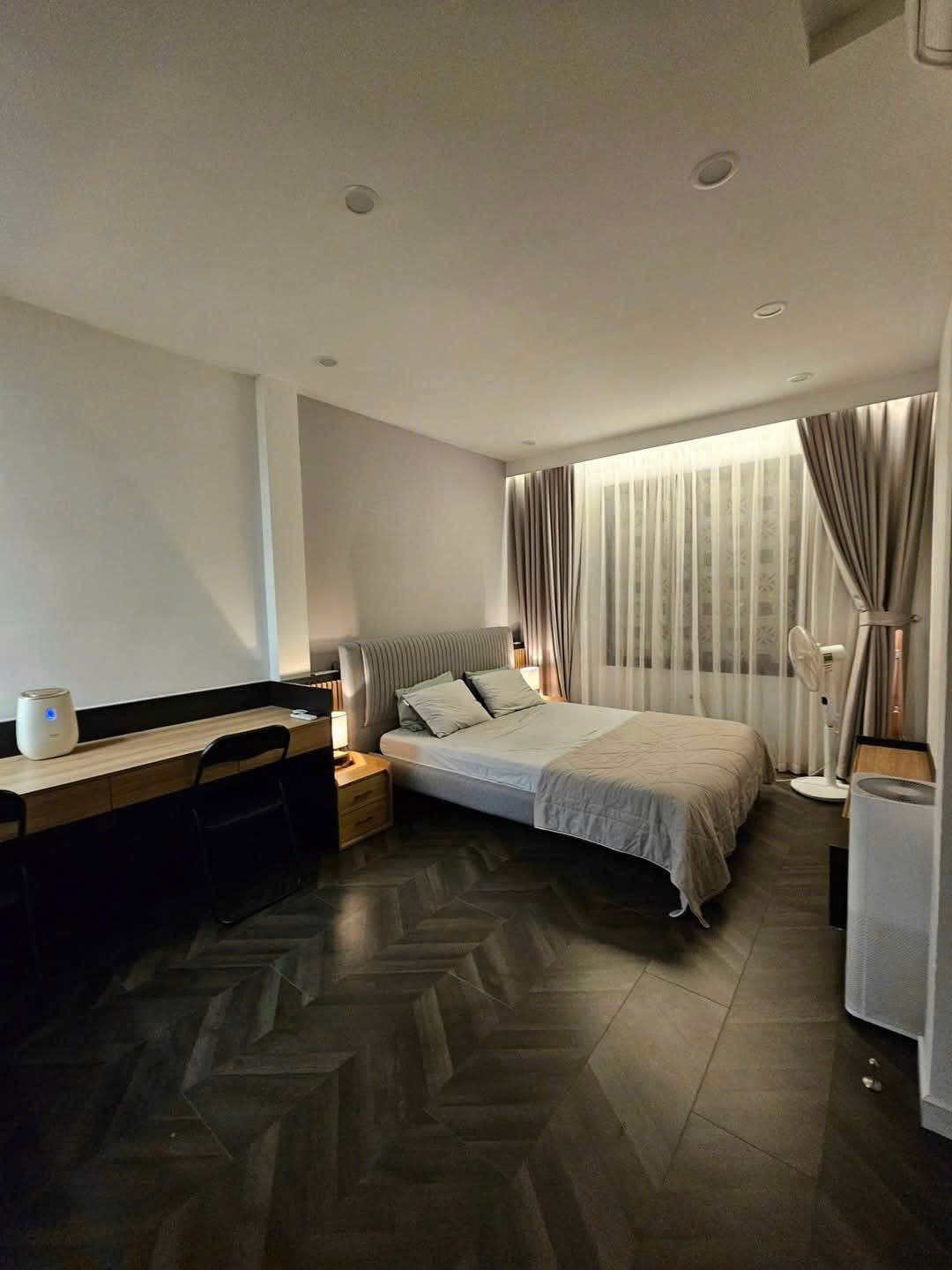 NHÀ ĐẸP Ở NGAY-MẶT PHỐ BÁT KHỐI-60M 4T 10TỶ-MẶT TIỀN RỘNG-KINH DOANH-CHO THUÊ