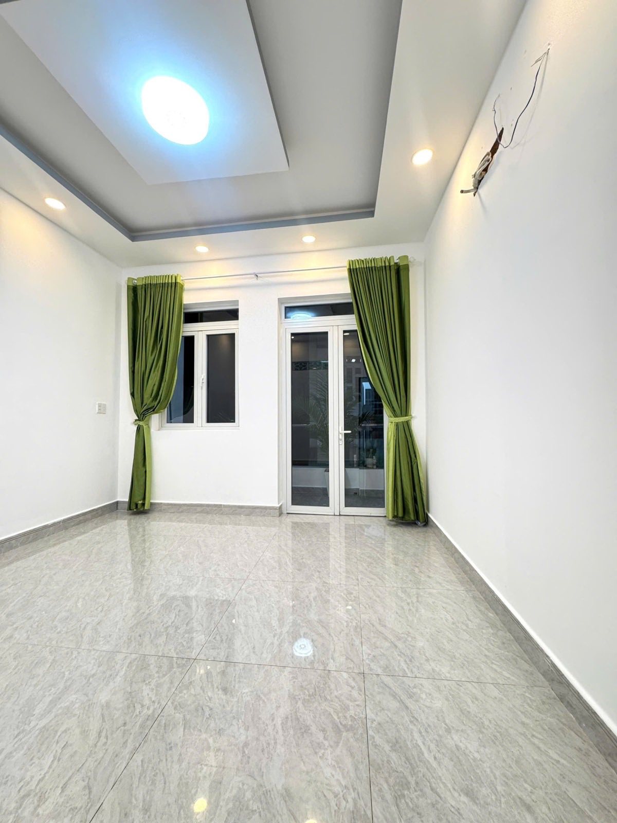 NHÀ 2 TẦNG THIẾT KẾ SANG TRỌNG GẦN BỆNH VIỆN QUẬN 12 HẺM XE HƠI THÔNG HUỲNH THỊ HAi,TCH, Q12. 5