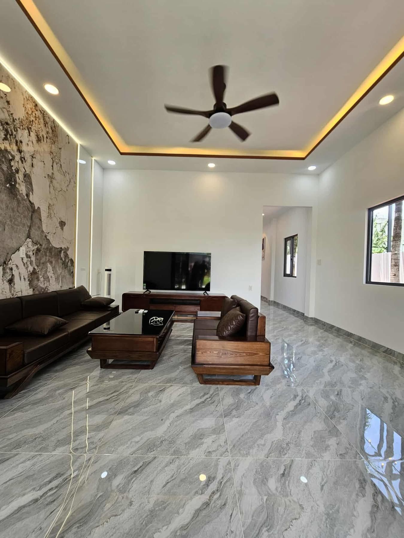BIỆT THỰ SÂN VƯỜN NGAY TRUNG TÂM HÓC MÔN 155M2 NGANG KHỦNG 7M. GẦN CHỢ HÓC MÔN. 2