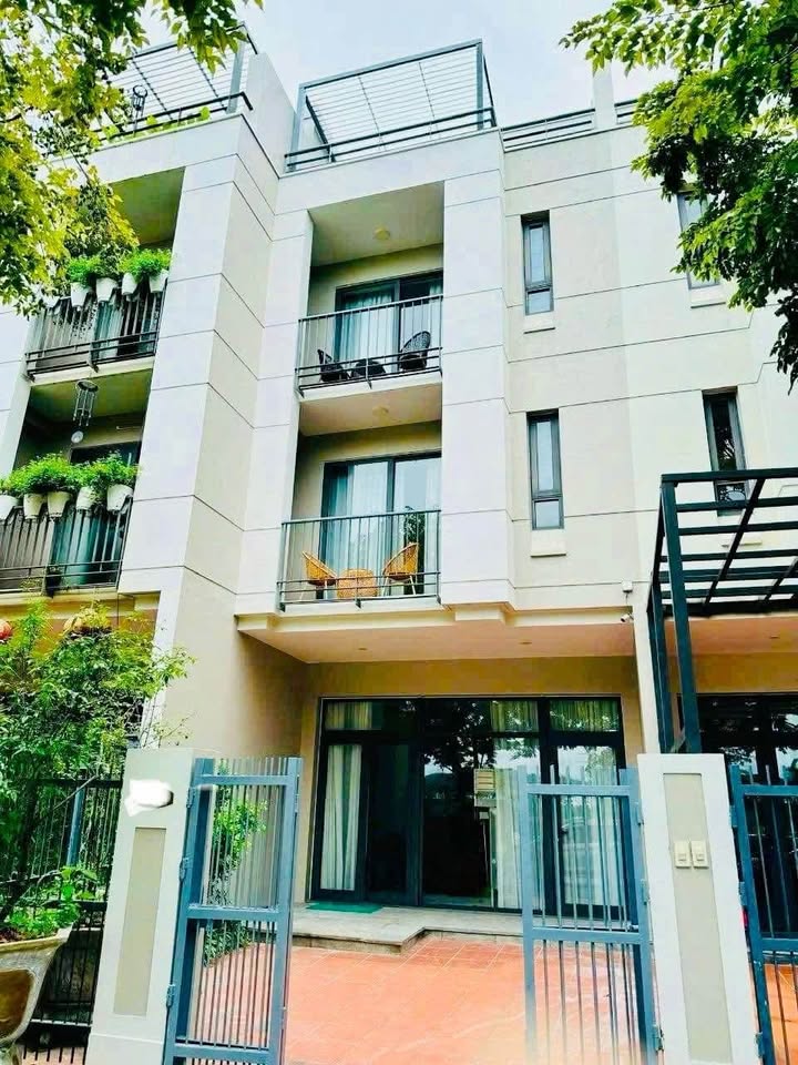 Cần bán Căn hộ chung cư đường Hoàng Quốc Việt, Phường Bãi Cháy, Diện tích 99m², Giá 8.4 Tỷ 6