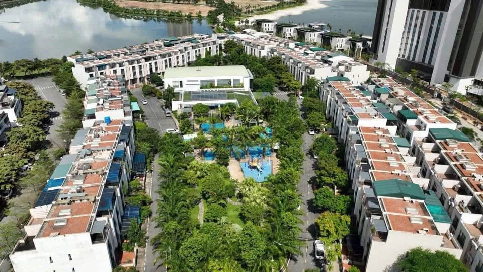 Cần bán Căn hộ chung cư đường Hoàng Quốc Việt, Phường Bãi Cháy, Diện tích 99m², Giá 8.4 Tỷ 8